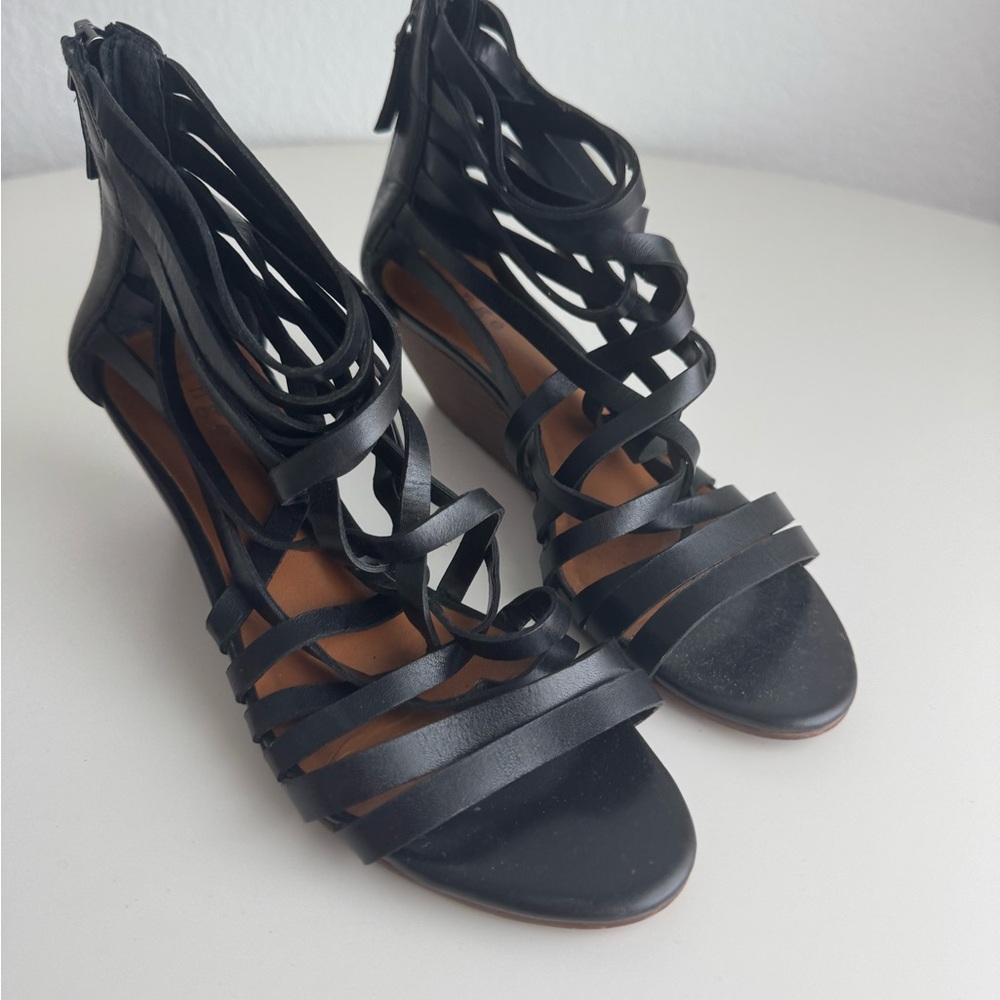 Hinge Black Strappy Sandals